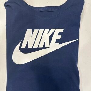 Men’s Nike/Swoosh Navy Blue/White T, size L.